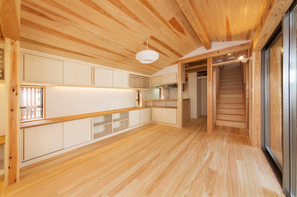 住む人とともに呼吸する「木の家」