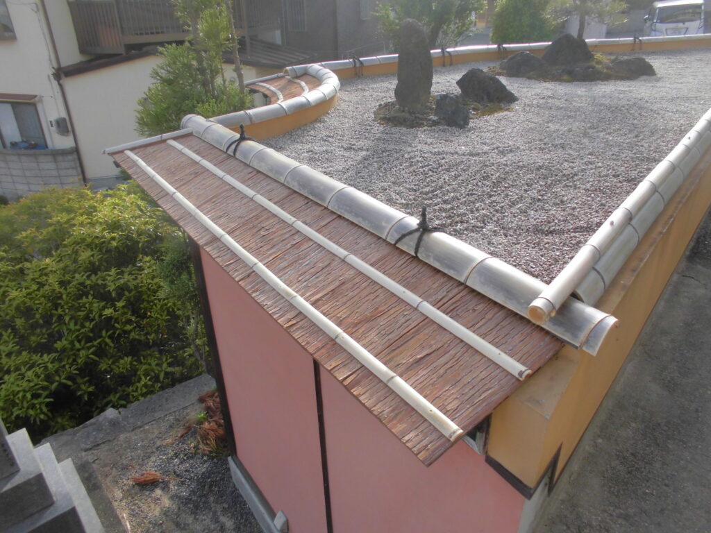 寺の車庫の屋根工事完成写真
