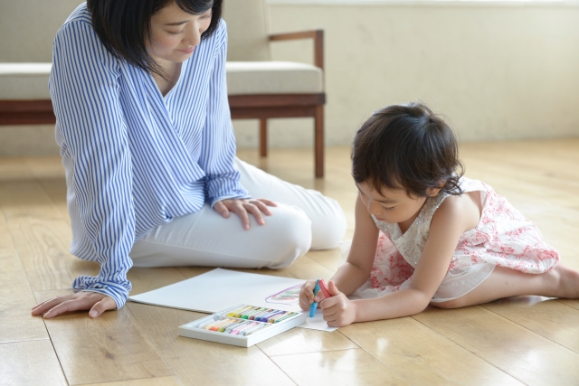 リビングに 集まりたくなる住まい